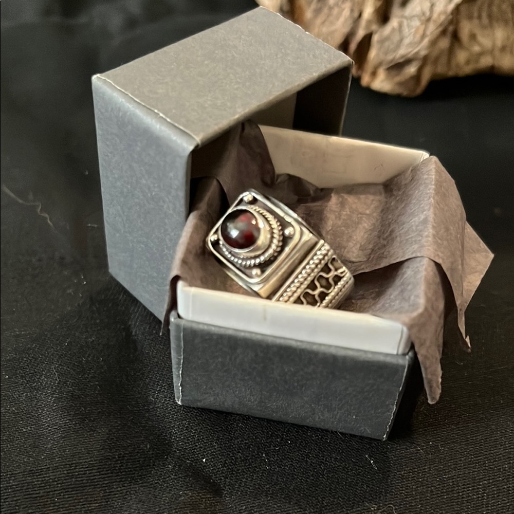 Silver and Red Ring with Central Stone - Picture 8 of 9
